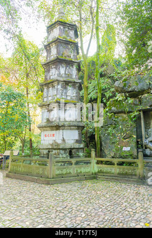 Hangzhou, Zhejiang, China - 16 Dezember 2018: Hangzhou Lingyin Tempel geprägte Statue in Rock. (Tempel der Rückzug der Seele) Eines der größten B Stockfoto
