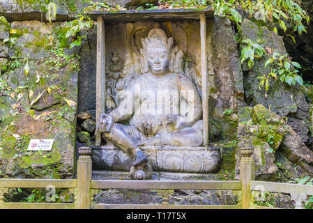 Hangzhou, Zhejiang, China - 16 Dezember 2018: Hangzhou Lingyin Tempel geprägte Statue in Rock. (Tempel der Rückzug der Seele) Eines der größten B Stockfoto