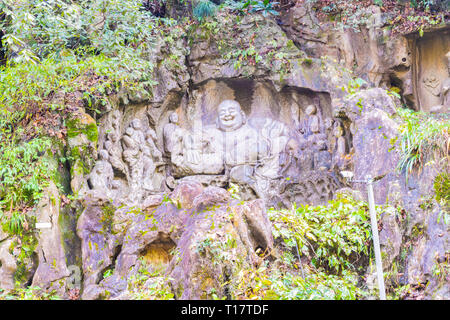 Hangzhou, Zhejiang, China - 16 Dezember 2018: Hangzhou Lingyin Tempel geprägte Statue in Rock. (Tempel der Rückzug der Seele) Eines der größten B Stockfoto