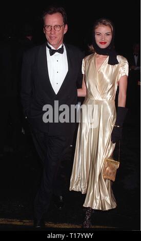LOS ANGELES, Ca. Januar 12, 1997: Schauspieler James Woods und Freundin Missy am Völker Choice Awards. Stockfoto