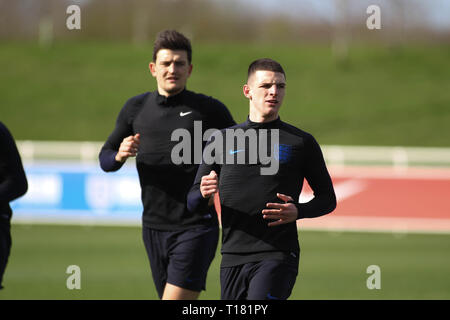 Burton-upon-Trent, Großbritannien. 24 Mär, 2019. Declan Reis während des Trainings vor England's UEFA EM-Qualifikationsspiel 2020 gegen Montenegro, von St. George's Park am 24. März 2019 in Burton-upon-Trent, England. () Quelle: PHC Images/Alamy leben Nachrichten Stockfoto