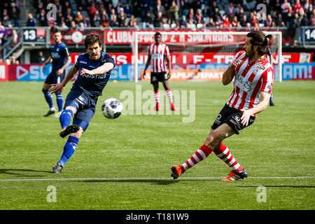 Rotterdam, Niederlande. 24 Mär, 2019. Stadion Het Kasteel, Fußball, Saison 2018/2019, Keuken Kampioen Divisie, Sparta - NEC, NEC Spieler Jordy Bruijn (l) mit einem Schuss Credit: Pro Schüsse/Alamy leben Nachrichten Stockfoto