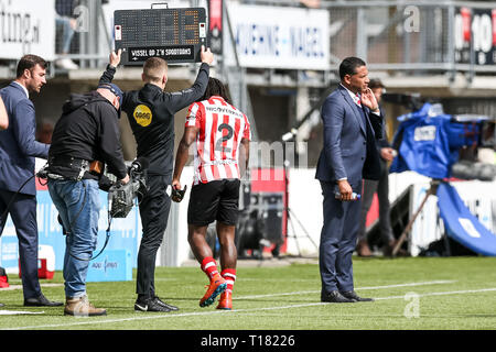 Rotterdam, Niederlande. 24 Mär, 2019. Stadion Het Kasteel, Fußball, Saison 2018/2019, Keuken Kampioen Divisie, Sparta - NEC, Sparta player Fankaty Dabo verlässt den Kern mit einer Verletzung der Credit: Pro Schüsse/Alamy leben Nachrichten Stockfoto