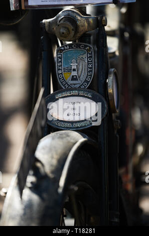 Brighton, UK. 24. März 2019. Ein 1911 Triumph an den 80. Jahrestag Pionier Laufen für vor 2015 Veteran Motorräder. Der Lauf durch die Sunbeam Motor Cycle Club organisierten beginnt auf dem Epsom Downs in Surrey und Ende auf Madeira Drive auf Brighton Seafront: Simon Dack/Alamy leben Nachrichten Stockfoto