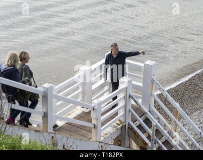 Sidmouth, Großbritannien. 24 Mär, 2019. Die Aussicht von Jacob's Ladder am Strand von Sidmouth beweist Beliebte an einem sonnigen Tag im März. Credit: Foto Central/Alamy leben Nachrichten Stockfoto