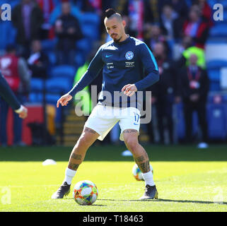 Cardiff, Großbritannien. 24 Mär, 2019. UEFA Europameisterschaft Qualifikation Fußball, Wales gegen Slowakei; Marek Hamsik der Slowakei steuert den Ball während der Aufwärmphase Credit: Aktion plus Sport/Alamy leben Nachrichten Stockfoto