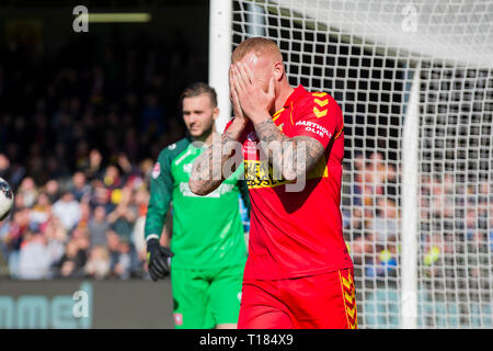 DEVENTER, Stadion De Adelaarshorst, 24-03-2019, Saison 2018 / 2019, Niederländische Keuken Kampioen Divisie. GA Adler Spieler Thomas Verheydt niedergeschlagen, nachdem eine verpasste Chance, während das Match Go Ahead Eagles - Twente Stockfoto