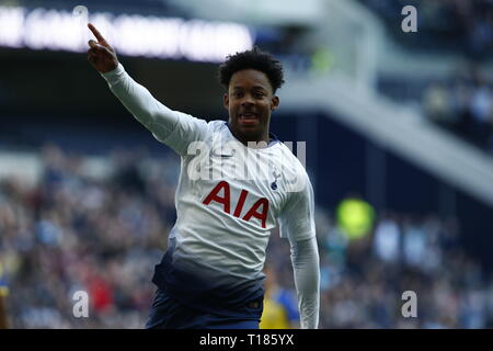 London, Großbritannien. 24. Mär 2019. J'Neil Bennett von Tottenham feiern erstes Ziel des neuen Stadions während Unter 18 Premier League zwischen Tottenham Hotspur U 18 und U 18 in Southampton Tottenham Hotspur Stadion, London, England am 24 Mar 2019 Credit: Aktion Foto Sport/Alamy leben Nachrichten Stockfoto