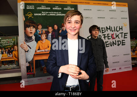 24. März 2019, Bayern, München: Der Schauspieler Luis Vorbach bei der Premiere des Films "Imminent perfekte Freunde'. Foto: Felix Hörhager/dpa Stockfoto