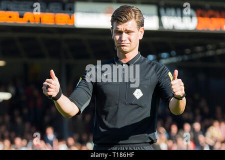 DEVENTER, Stadion De Adelaarshorst, 24-03-2019, Saison 2018 / 2019, Niederländische Keuken Kampioen Divisie. Ergebnis 1-2, Schiedsrichter Joey Kooij während des Spiels Go Ahead Eagles - Twente Stockfoto