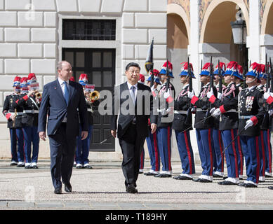 Monaco, Monaco. 24 Mär, 2019. Der chinesische Präsident Xi Jinping besucht eine großartige Begrüßungszeremonie von Prinz Albert II. stattfindet, Staatsoberhaupt des Fürstentums Monaco, bevor ihre Gespräche in Monaco, 24. März 2019. Credit: Wang Ye/Xinhua/Alamy leben Nachrichten Stockfoto