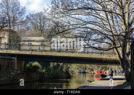 Salze Mühle (manchmal Salt's Mill geschrieben) ist eine ehemalige Textilfabrik, jetzt eine Kunstgalerie, Einkaufszentrum und Restaurant Komplex in Saltaire, Bradford Stockfoto