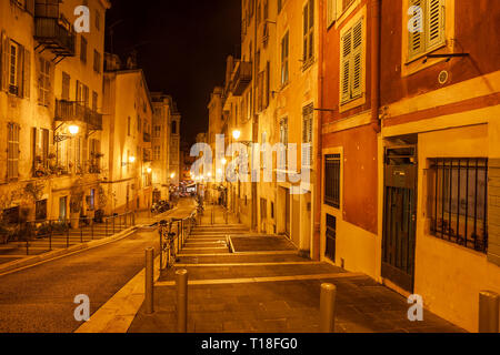 Frankreich, Nizza bei Nacht, Rossetti Straße in der Altstadt (Vieille Ville). Stockfoto