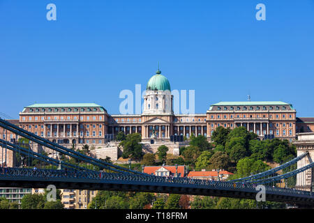 Die Budaer Burg und Széchenyi Kettenbrücke in Budapest in Ungarn Stockfoto
