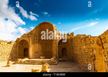 SHIVTA, Israel/Feb 18, 2018: Die Ruinen einer Kirche in diesem christlichen Nabatäischen Stadt in der israelischen Wüste Negev, verlassen, rund 200 Jahre nach dem 7. Stockfoto