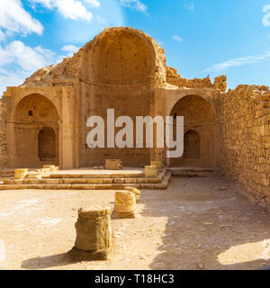 SHIVTA, Israel/Feb 18, 2018: Die Ruinen einer Kirche in diesem christlichen Nabatäischen Stadt in der israelischen Wüste Negev, verlassen, rund 200 Jahre nach dem 7. Stockfoto