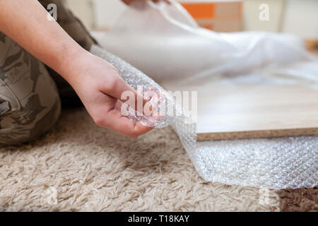 Hausrat verpackt für den Umzug in ein neues Haus Stockfoto