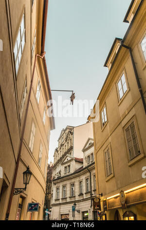 Prag, Tschechische Republik - 20 September, 2019: Skulptur des David Schwarz, hängende sieben Fuß Sigmund Freud Stockfoto