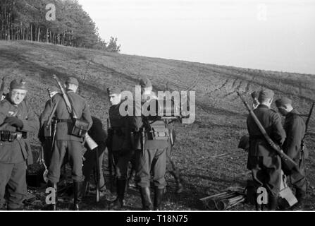 Wehrmacht Heer Schießausbildung Artillerieregiment 39 - deutsche Armee schiessen Training Artillerie Regiment 39 Stockfoto