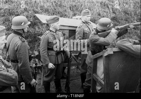 Wehrmacht Heer Schießausbildung Artillerieregiment 39 - deutsche Armee schiessen Training Artillerie Regiment 39 Stockfoto