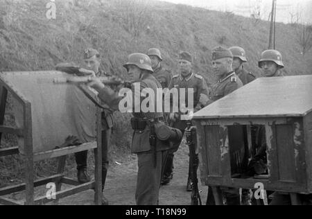 Wehrmacht Heer Schießausbildung Artillerieregiment 39 - deutsche Armee schiessen Training Artillerie Regiment 39 Stockfoto