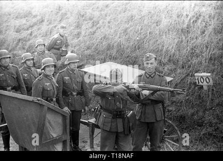 Wehrmacht Heer Schießausbildung Artillerieregiment 39 - deutsche Armee schiessen Training Artillerie Regiment 39 Stockfoto