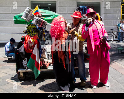 CALI, Kolumbien - Februar, 2019: Salsa Sänger und Tänzer Sie an einer Cali City Centre Street Stockfoto