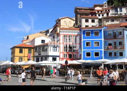 Cudillero, Spanien - 18. August 2018: Stadtbild von Cudillero, einem Fischerdorf in Asturien, Spanien Stockfoto