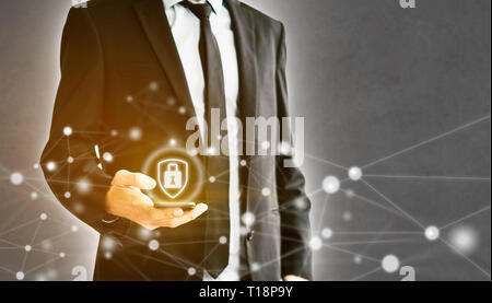 Cyber Security Konzept Mann mit Handy, Geschäftsmann mit Smartphone Stockfoto