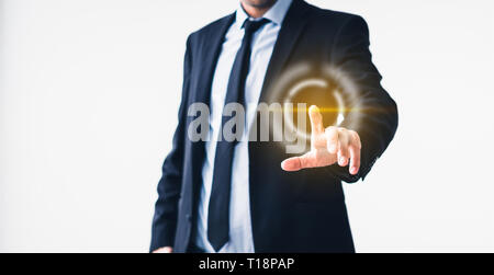 Unternehmer, die in virtuellen Bildschirm-Technology in Business Konzept Stockfoto