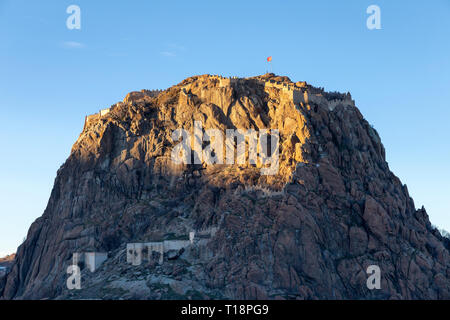Zoomed schloss Blick auf Afyonkarahisar ist eine historische Festung, die um 1350 v. Chr. erbaut wurde und in Afyonkarahisar, Türkei. Stockfoto