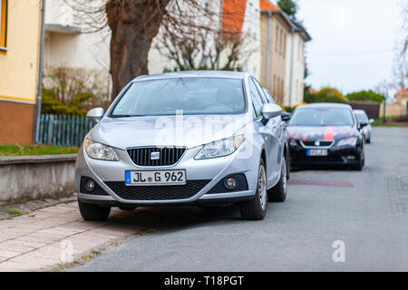 BURG/Deutschland - März 3, 2019: Seat Ibiza steht auf einer Straße in Burg. Sitz ist eine spanische Automobilhersteller mit Sitz in Martorell, Sp Stockfoto