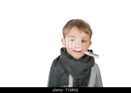 Sick boy Holding themometer im Mund Stockfoto