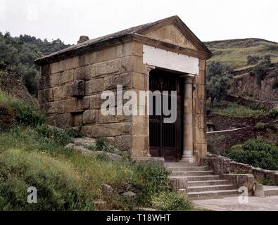 TEMPLO ROMANO SITUADO A LOS PIES DEL PUENTE DE ALCANTARA - SIGLO II. Autor: CAYO JULIO LACER. Lage: TEMPLO ROMANO. Alcantara. CACERES. Stockfoto