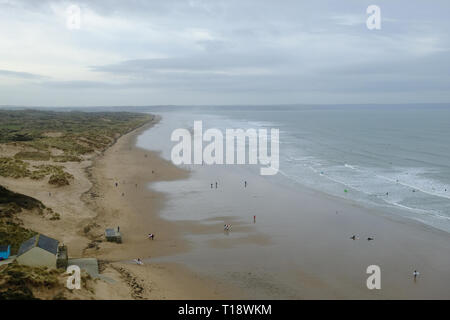 21. März 2019 - Saunton, Devon, Großbritannien. Blick auf Saunton Strand und der Braunton Burrows als aus der Saunton Sands Hotel gesehen Stockfoto