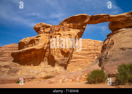 Um Fruth rock Bridge im Wadi Rum Wüste, Jordanien