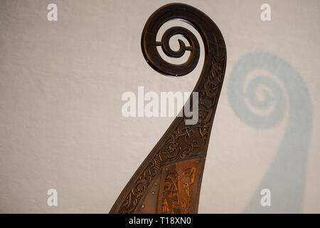 Wikingerschiff Schwanz und sein Schatten, im Viking Ship Museum in Oslo Stockfoto