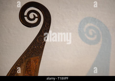 Wikingerschiff Schwanz und sein Schatten, im Viking Ship Museum in Oslo Stockfoto