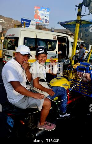 Obst Straßenhändler in Plaza Norte in Lima. Abteilung von Lima Peru Stockfoto