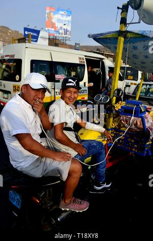 Obst Straßenhändler in Plaza Norte in Lima. Abteilung von Lima Peru Stockfoto