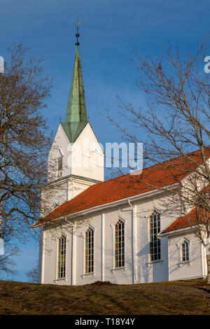 Weiße hölzerne Kirche in Norwegen Stockfoto