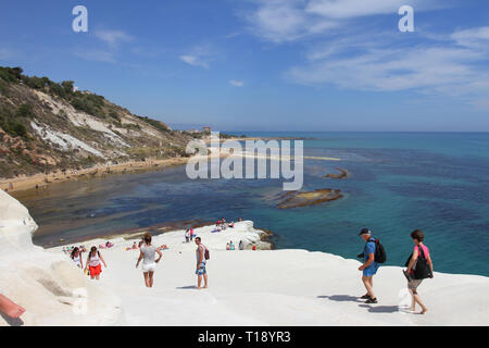 Details von Scala dei Turchi, Landschaft und das Leben vor Ort Stockfoto