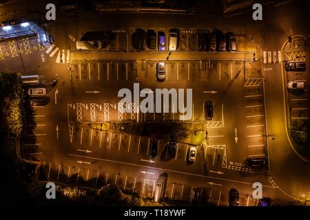 Luftbilder im Norden von London Vorort Parkplatz bei Nacht Stockfoto