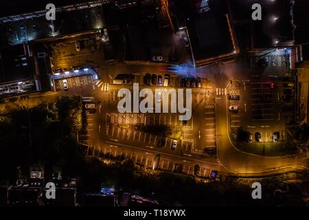 Luftbilder im Norden von London Vorort Parkplatz bei Nacht Stockfoto