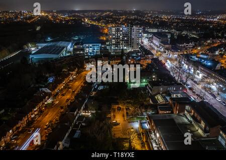 Luftbilder im Norden von London Vororte bei Nacht Stockfoto