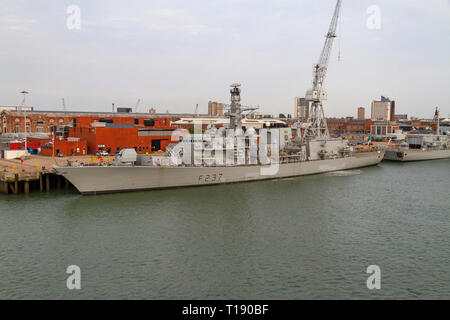 Die HMS Westminster (F237) ist ein Typ 23 Fregatte der Royal Navy, günstig in der Royal Navy Dockyard, Portsmouth, UK. Stockfoto