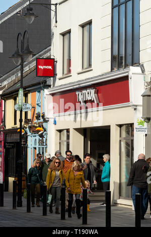 TK Maxx Einzelhandelsgeschäft in Main Street, Killarney County Kerry, Irland Stockfoto