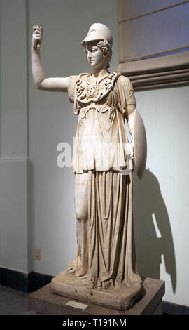 Athena. Antike griechische Göttin. 2. Marmorstatue, römische Kopie eines griechischen Originals. Nationales Archäologisches Museum, Neapel. Stockfoto