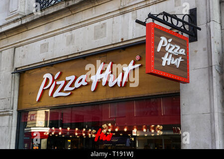 Pizza Hut Restaurant am Strand, London England United Kingdom UK Stockfoto