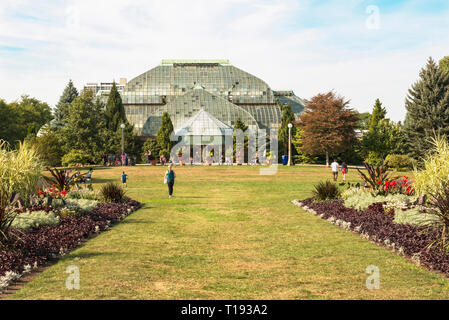 Im victorianischen Stil Lincoln Park Conservatory ist ein Ort für Touristen und Einheimische, um sich zu entspannen und die einzigartige Pflanzen aus der ganzen Welt genießen. Stockfoto